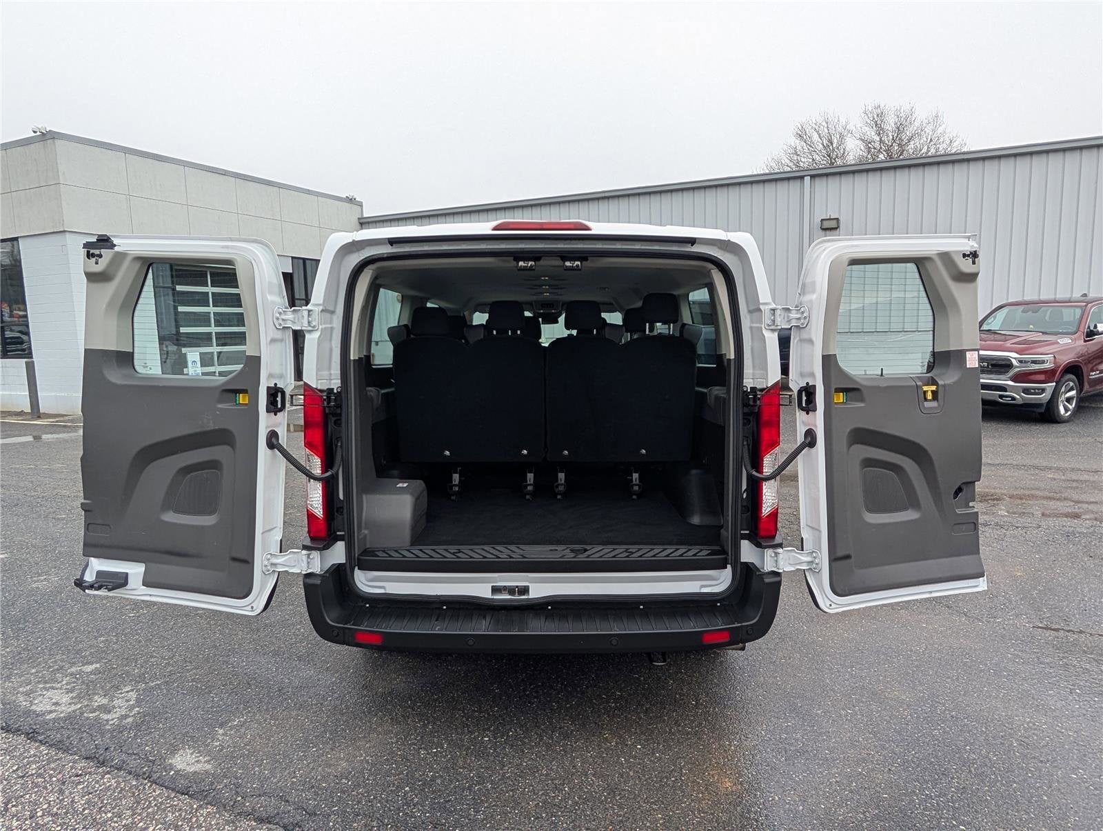 2023 Ford Transit Passenger Wagon XLT