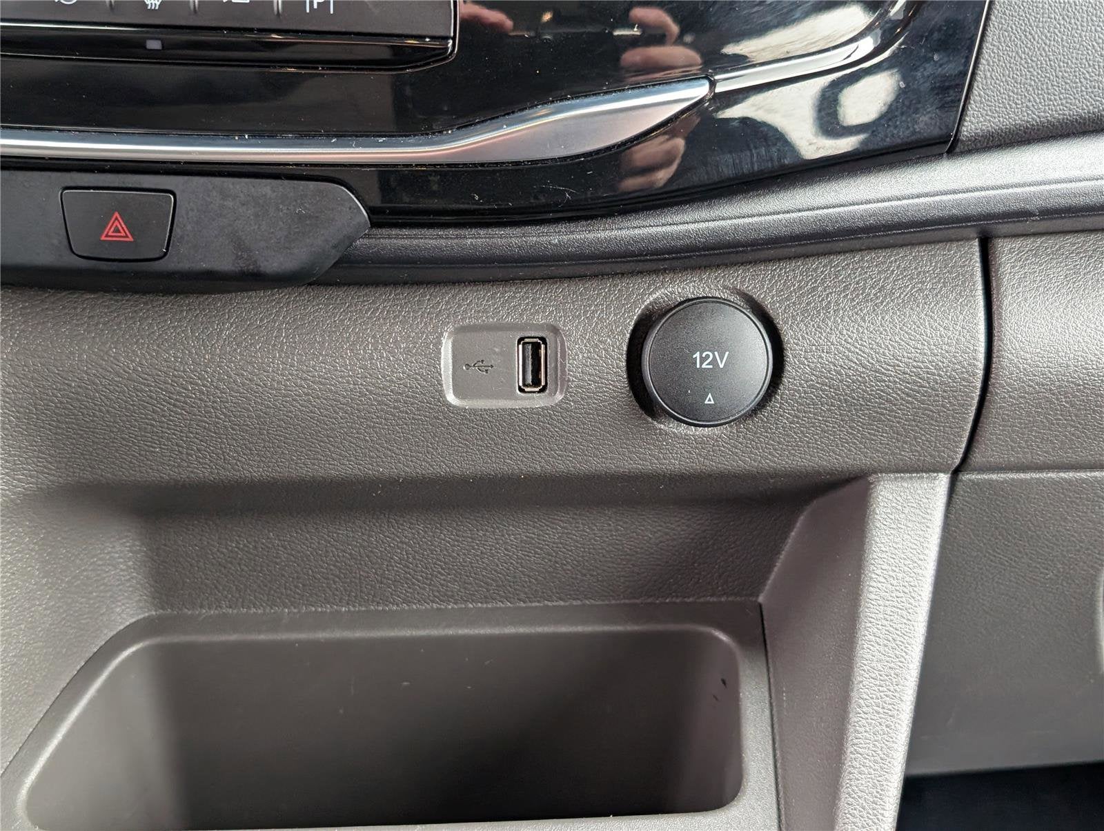 2023 Ford Transit Passenger Wagon XLT