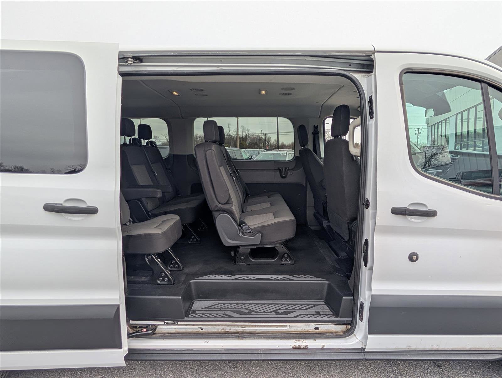 2024 Ford Transit Passenger Wagon XLT