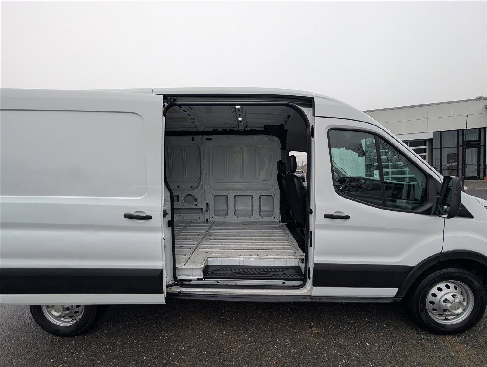 2024 Ford Transit Cargo Van T-250 148" Med Rf 9070 GVWR AWD