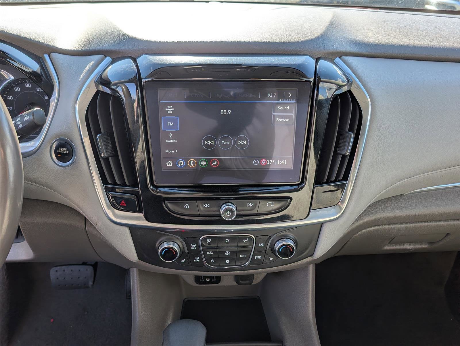 2021 Chevrolet Traverse LT Cloth