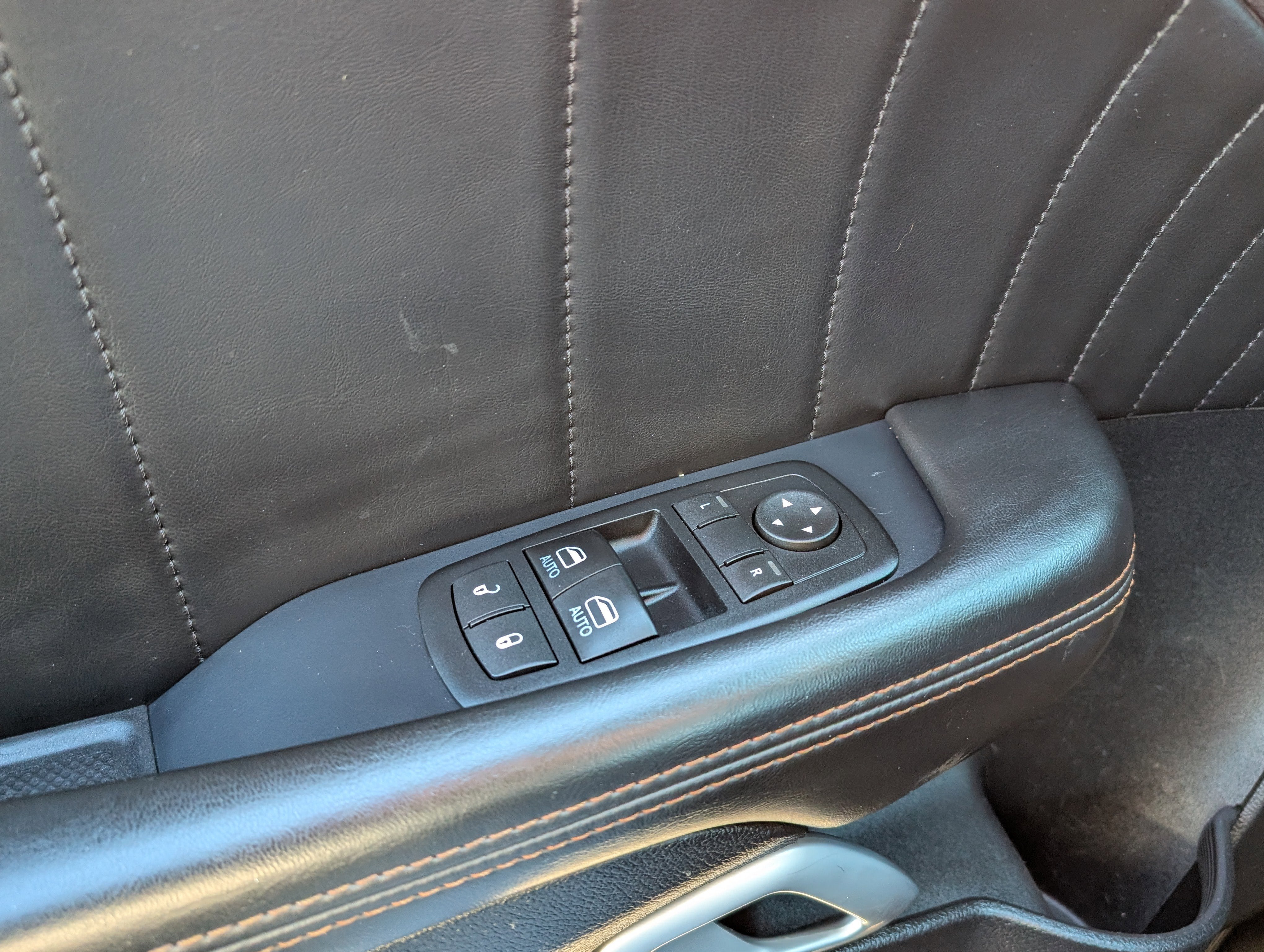 2015 Dodge Challenger R/T Scat Pack Shaker