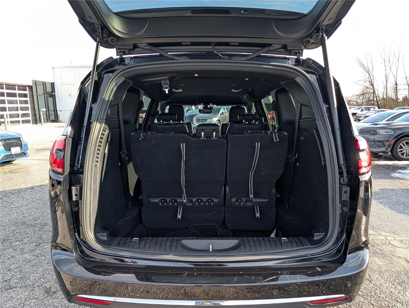 2025 Chrysler Pacifica Select