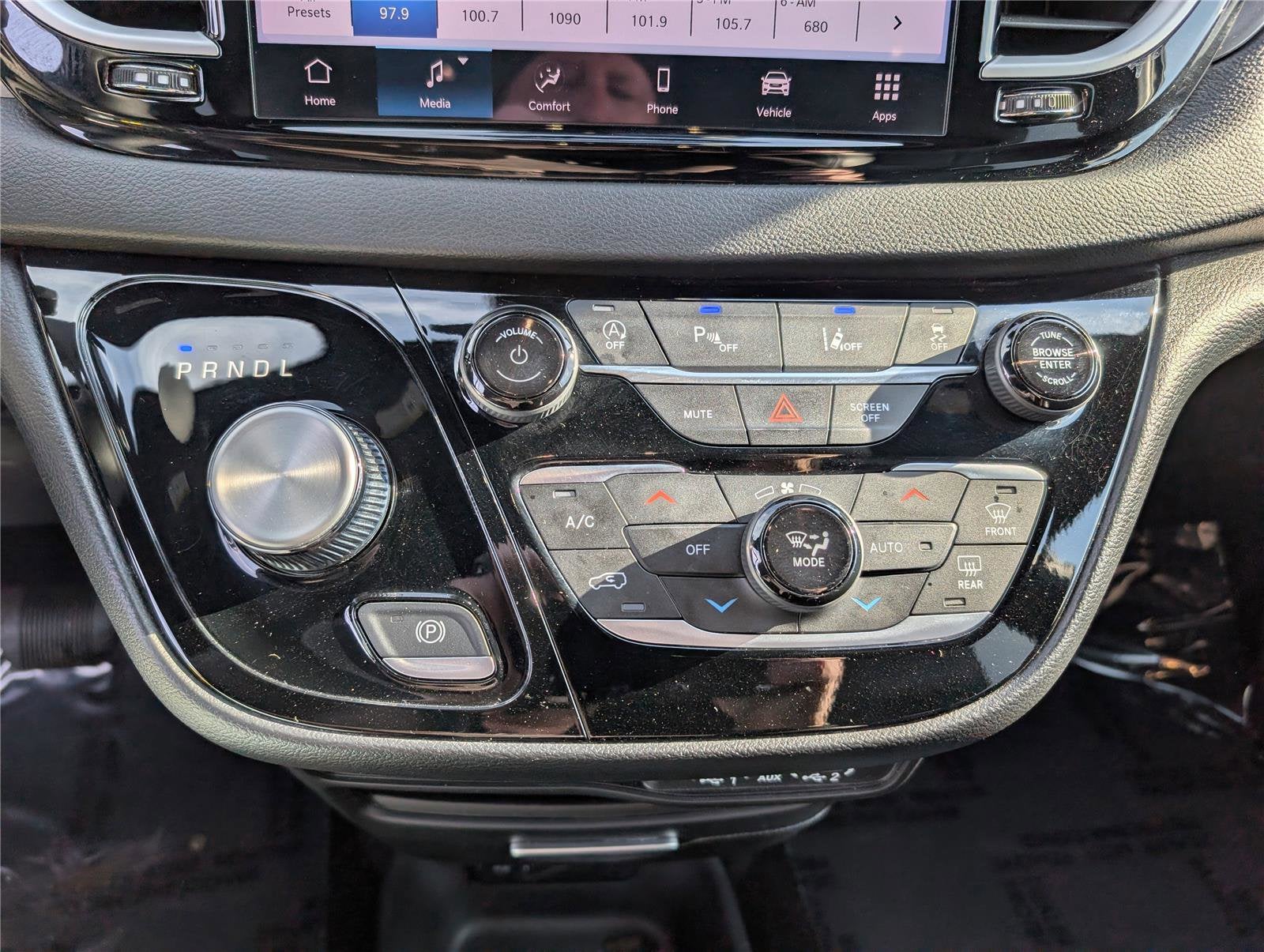 2025 Chrysler Pacifica Select