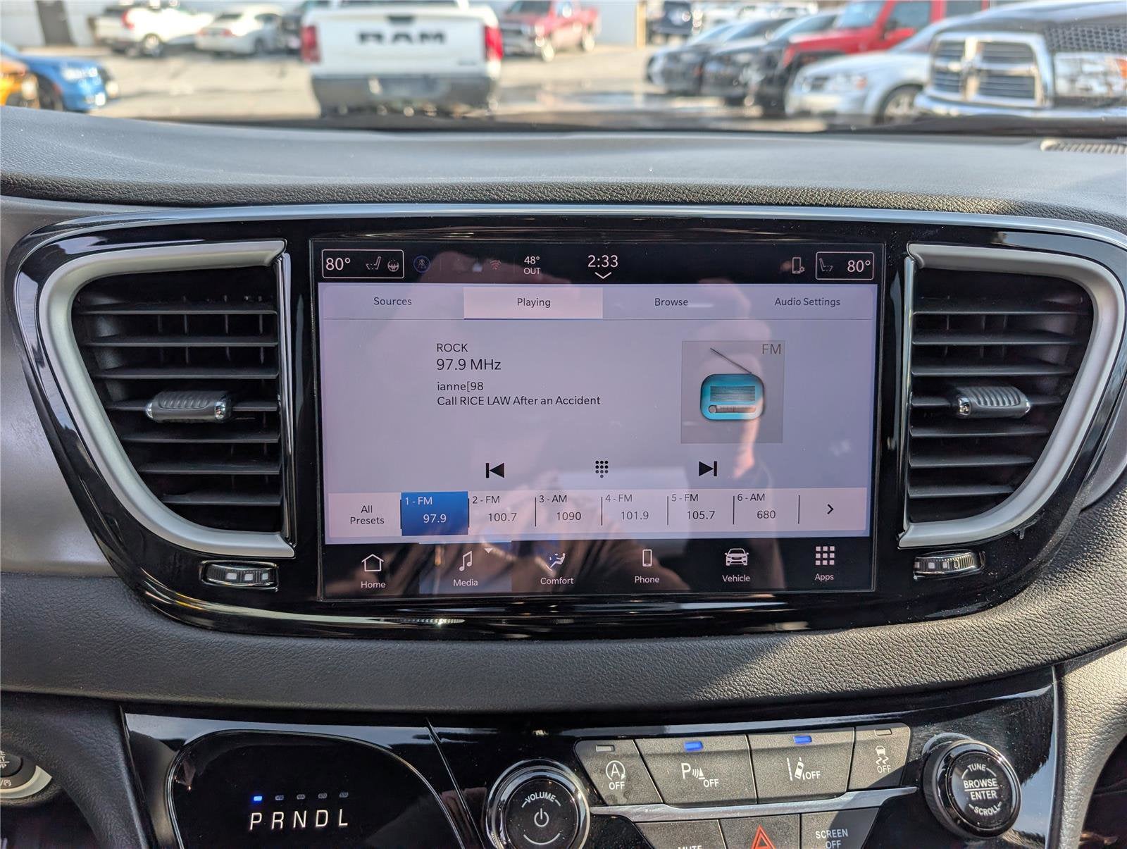 2025 Chrysler Pacifica Select