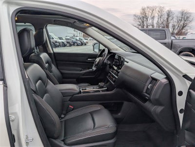 2022 Nissan Pathfinder SL