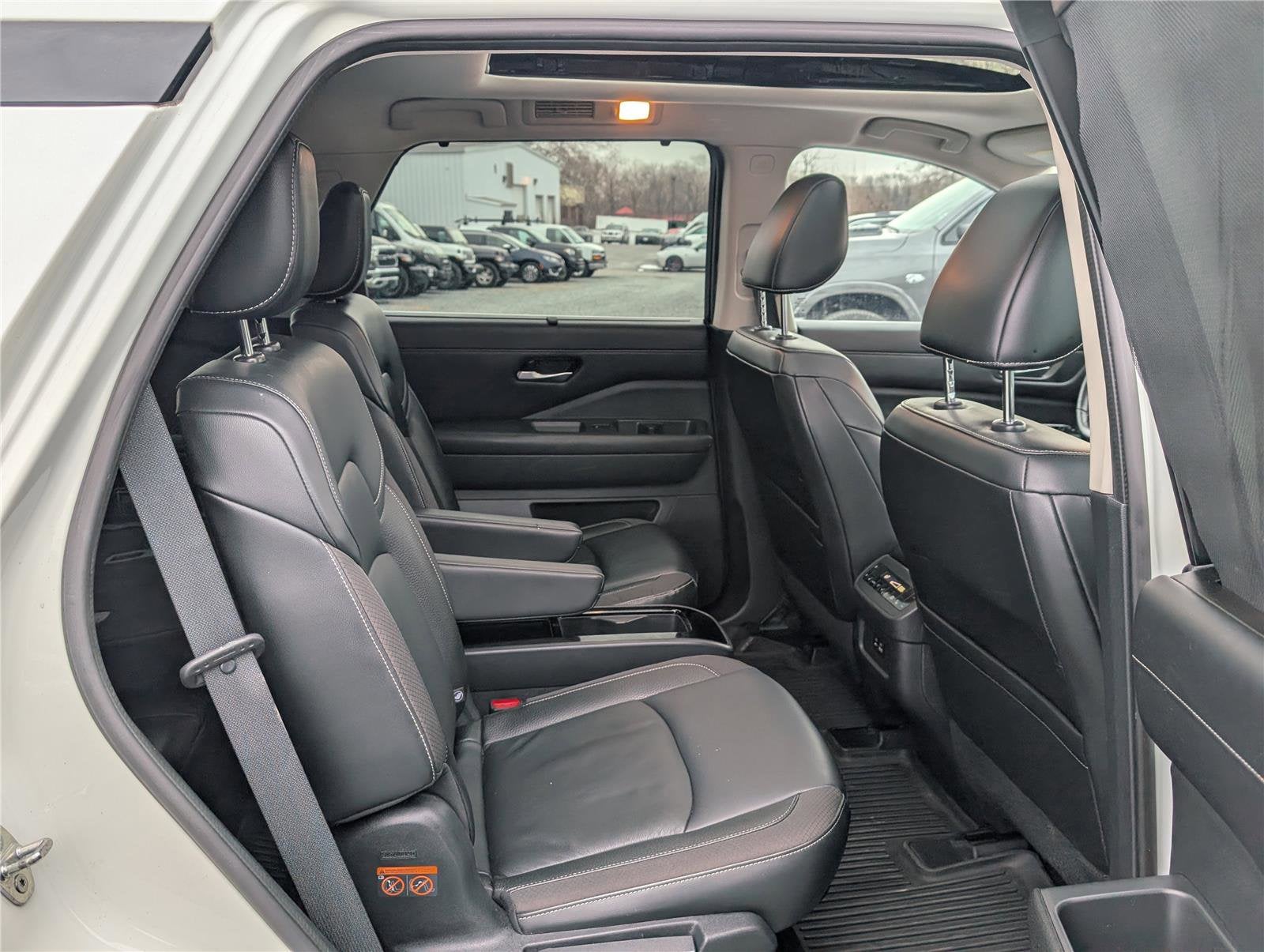 2022 Nissan Pathfinder SL