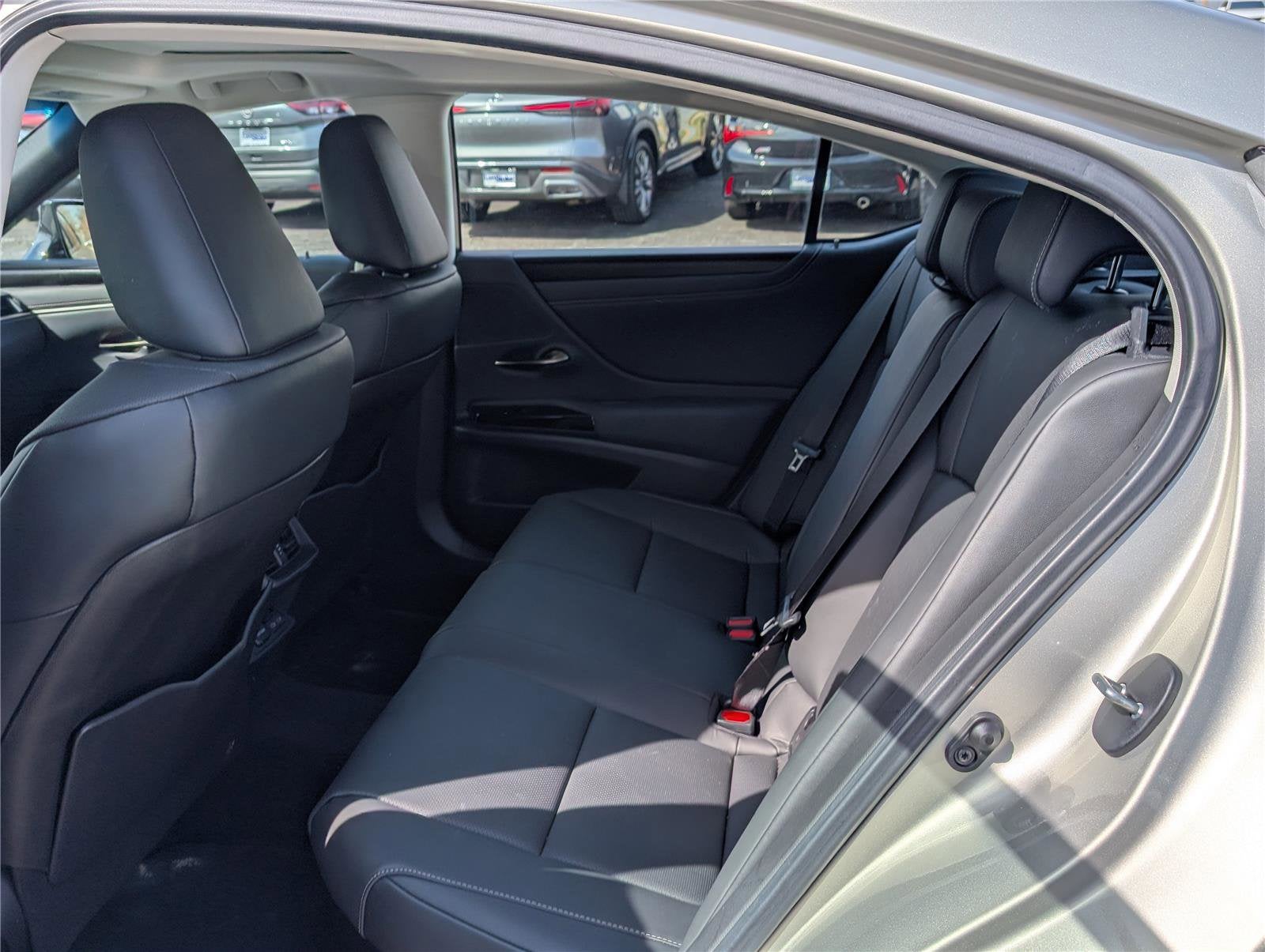 2025 Lexus ES 300h FWD