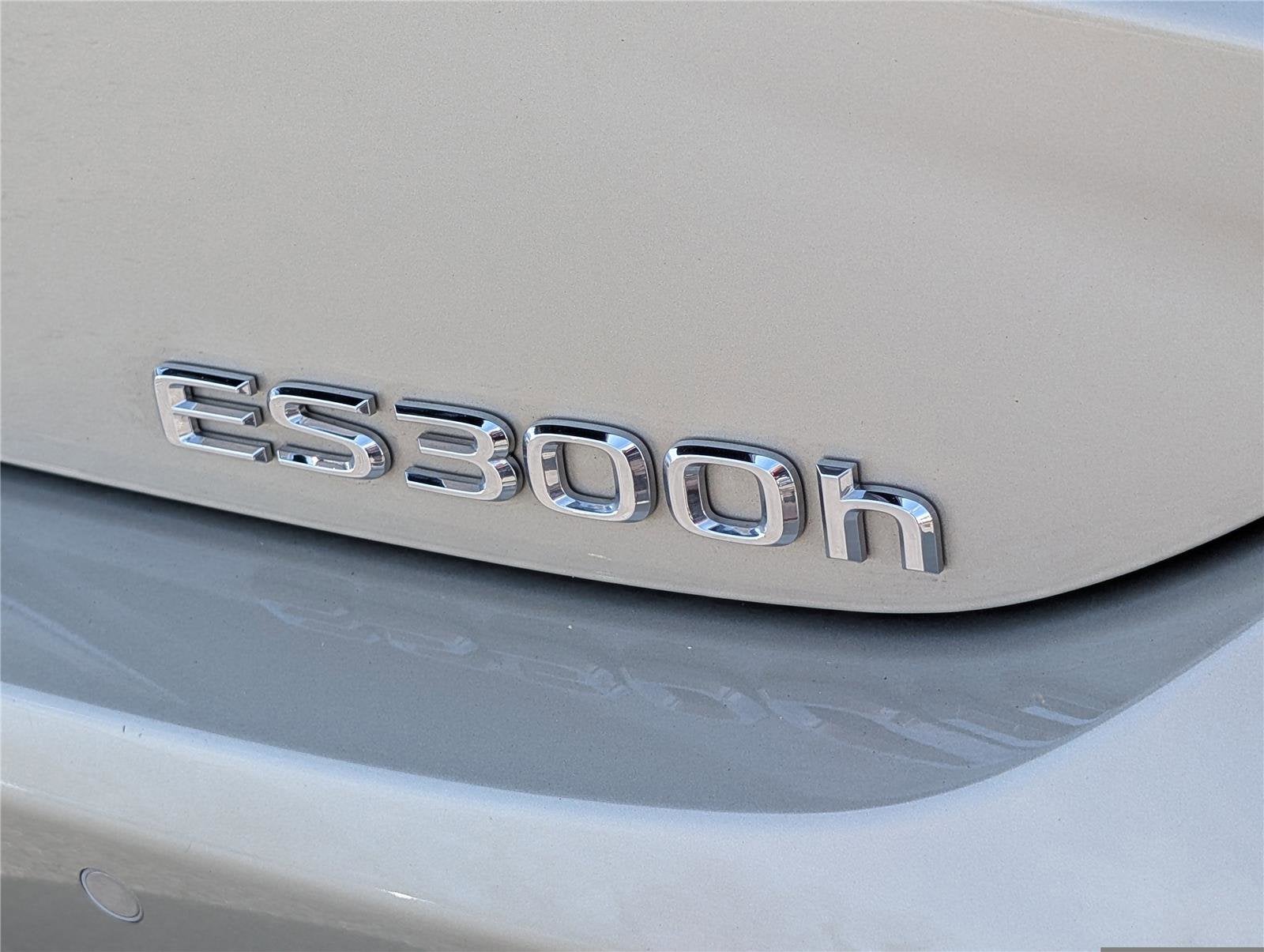 2025 Lexus ES 300h FWD