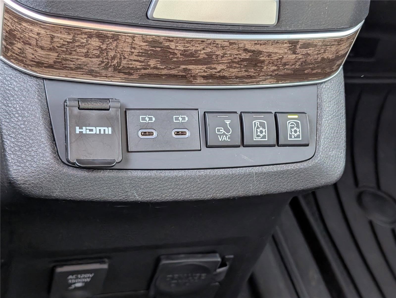 2025 Toyota Sienna Platinum