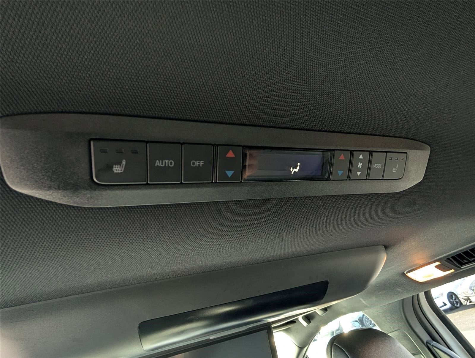 2025 Toyota Sienna Platinum