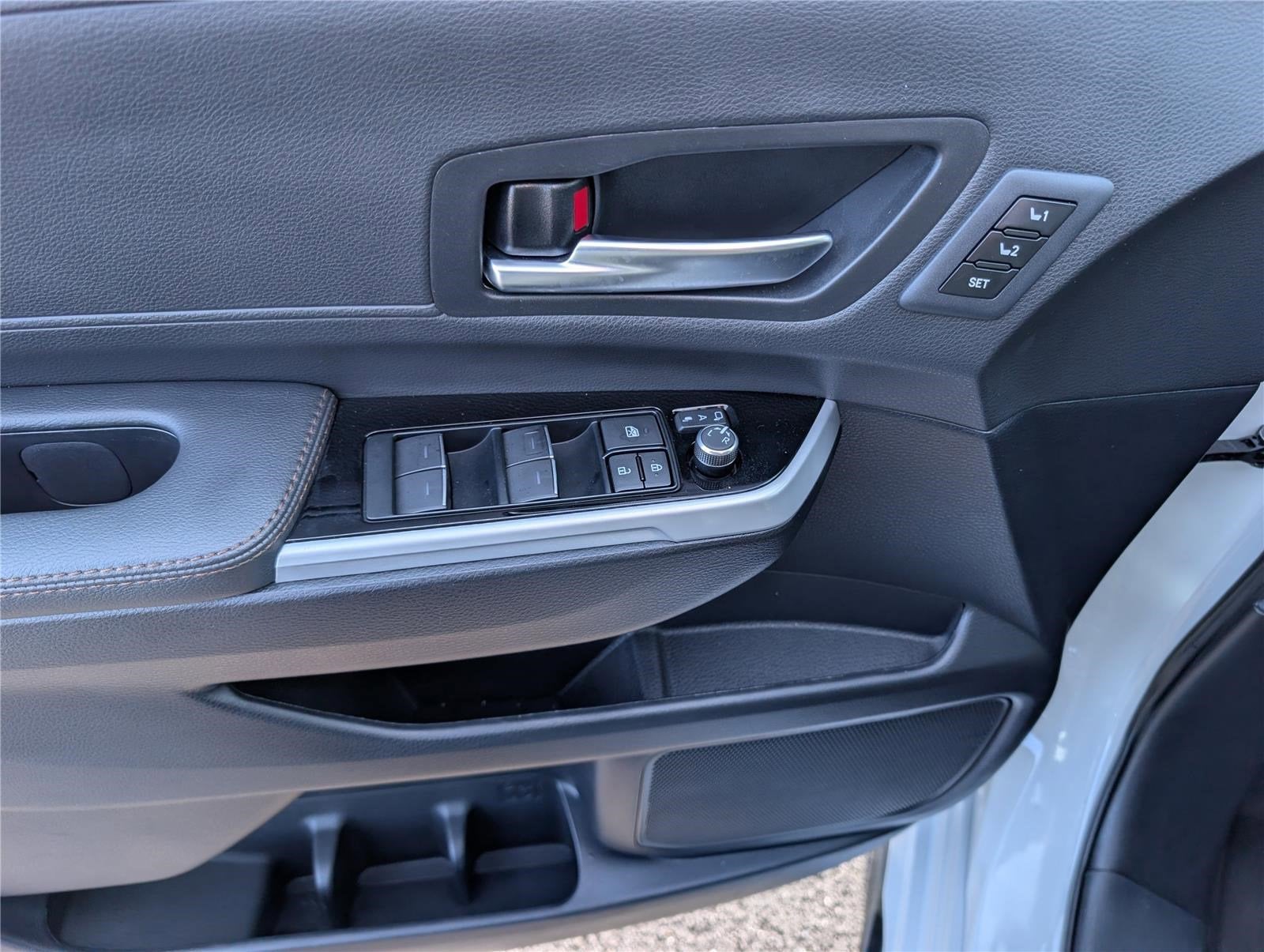 2025 Toyota Sienna Platinum