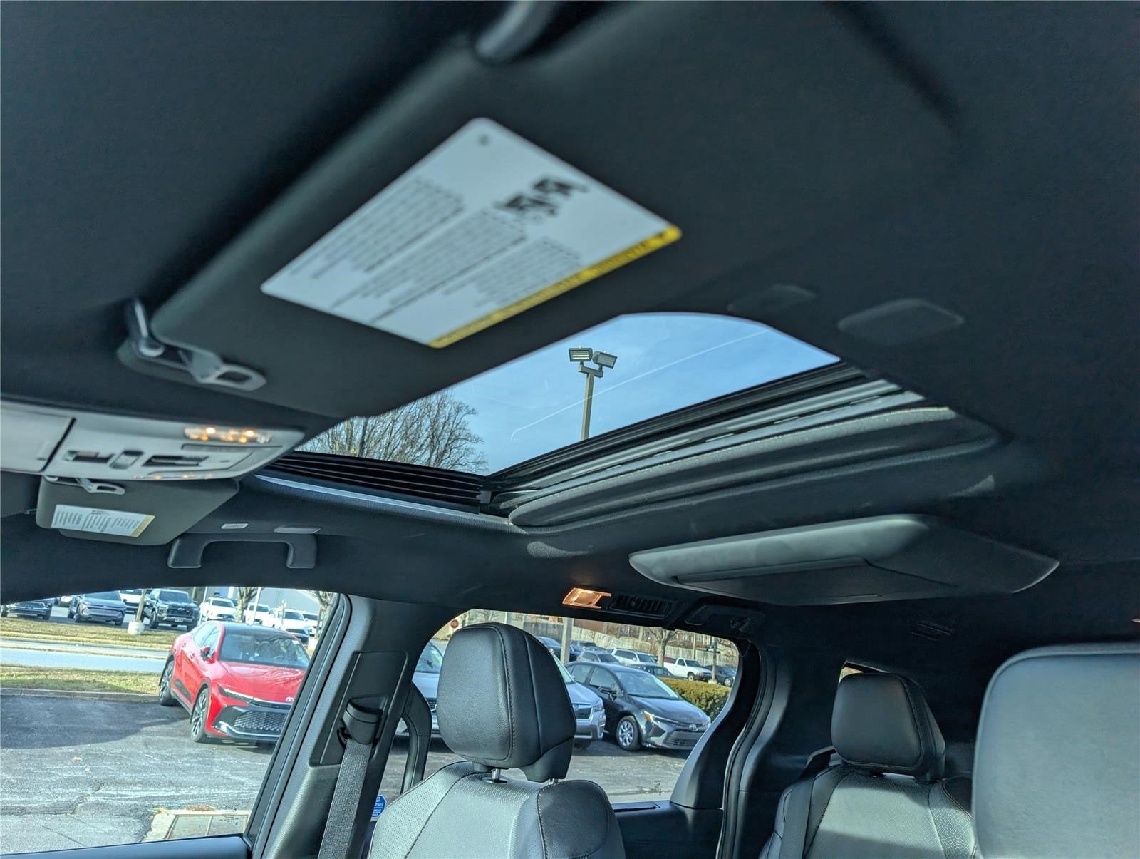 2025 Toyota Sienna Platinum