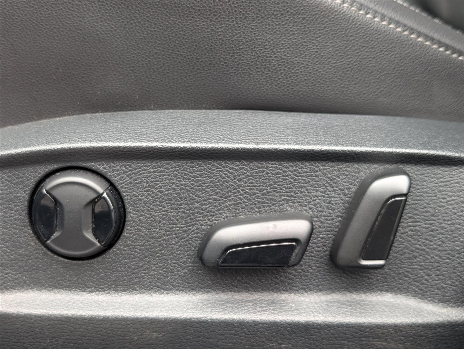 2016 Volkswagen Golf R 4dr HB DSG