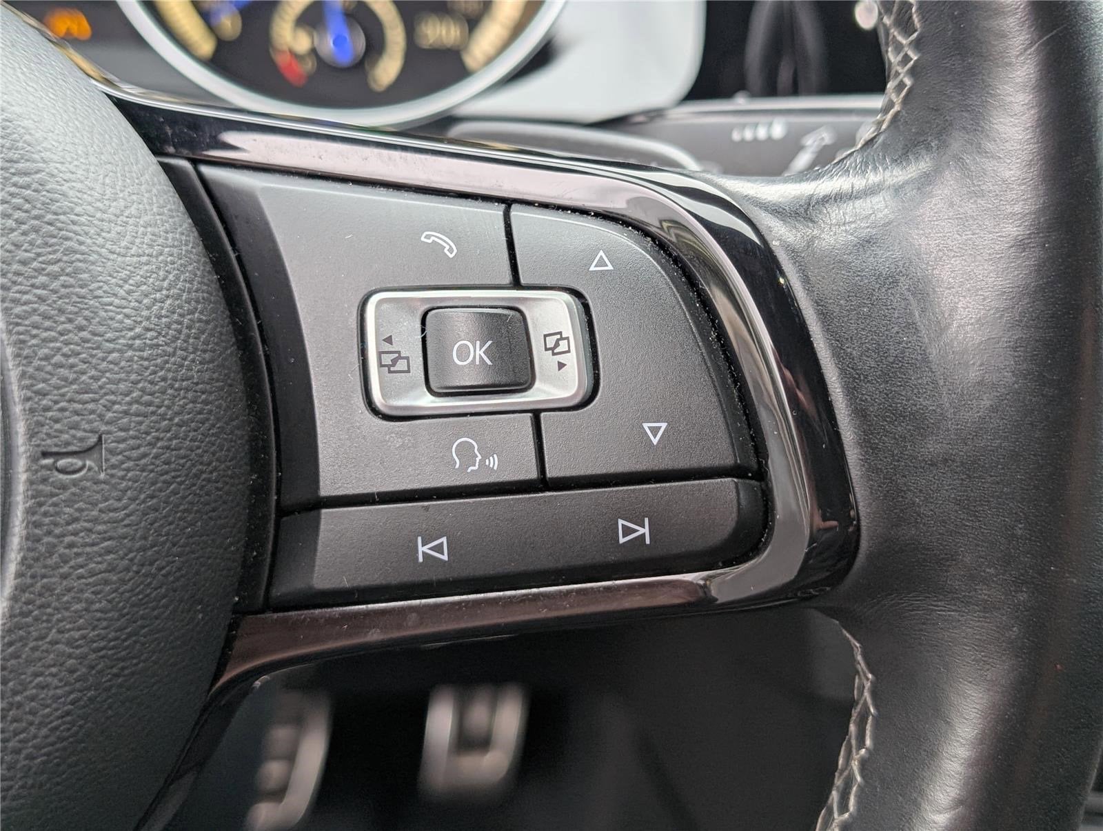 2016 Volkswagen Golf R 4dr HB DSG