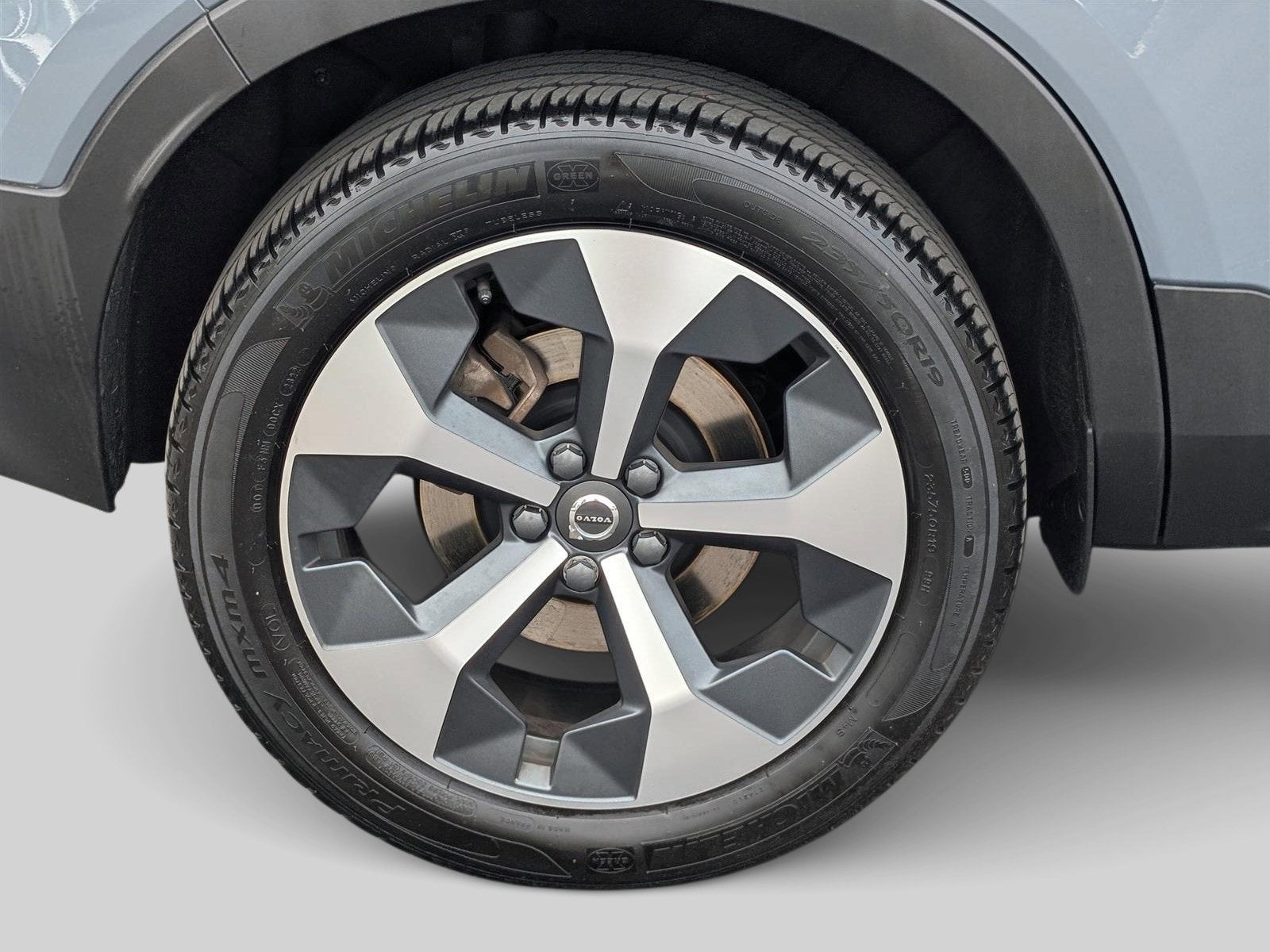 2023 Volvo XC40 Ultimate Dark Theme