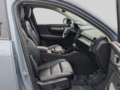 2023 Volvo XC40 Ultimate Dark Theme