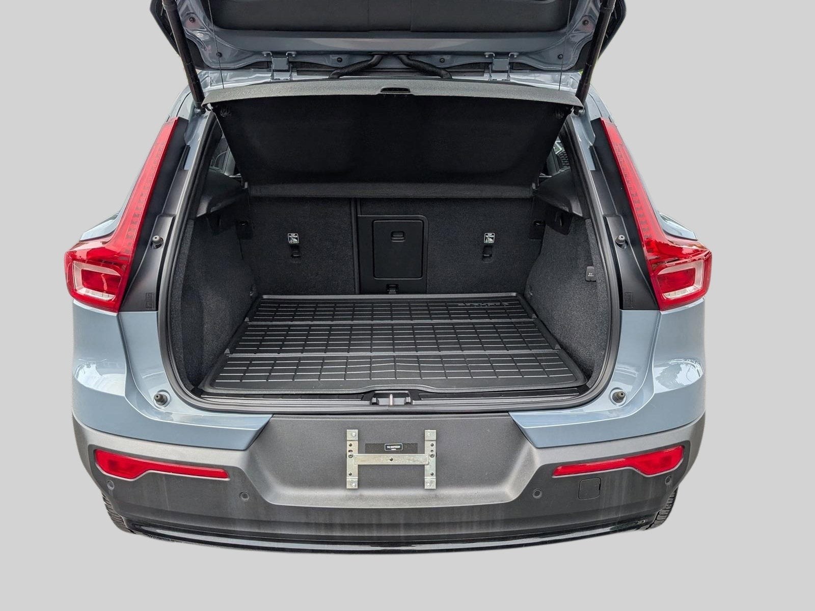 2023 Volvo XC40 Ultimate Dark Theme