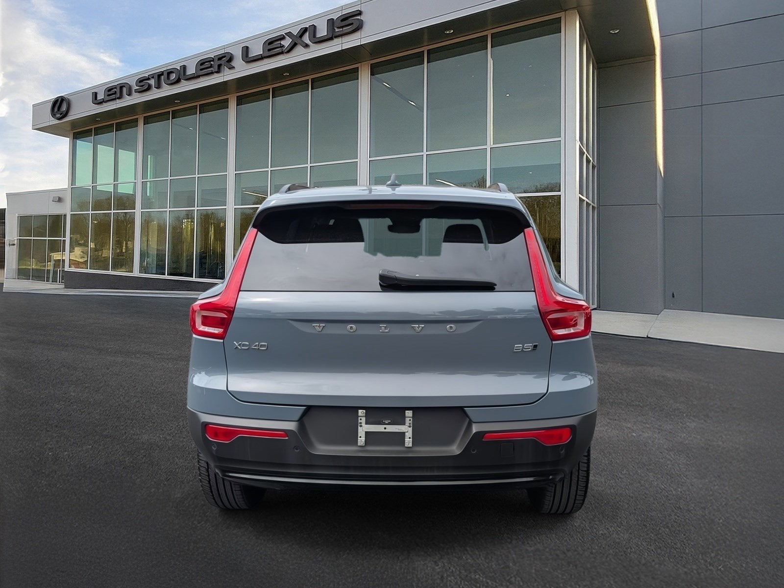 2023 Volvo XC40 Ultimate Dark Theme