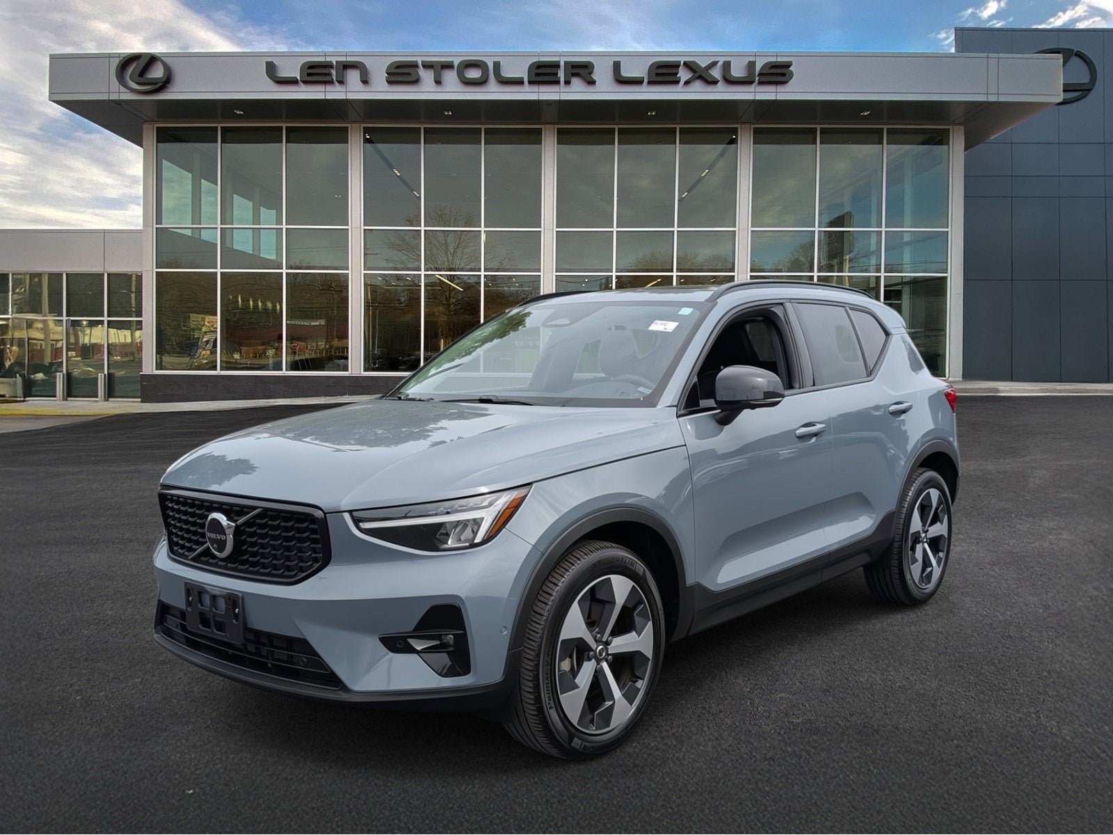 2023 Volvo XC40 Ultimate Dark Theme