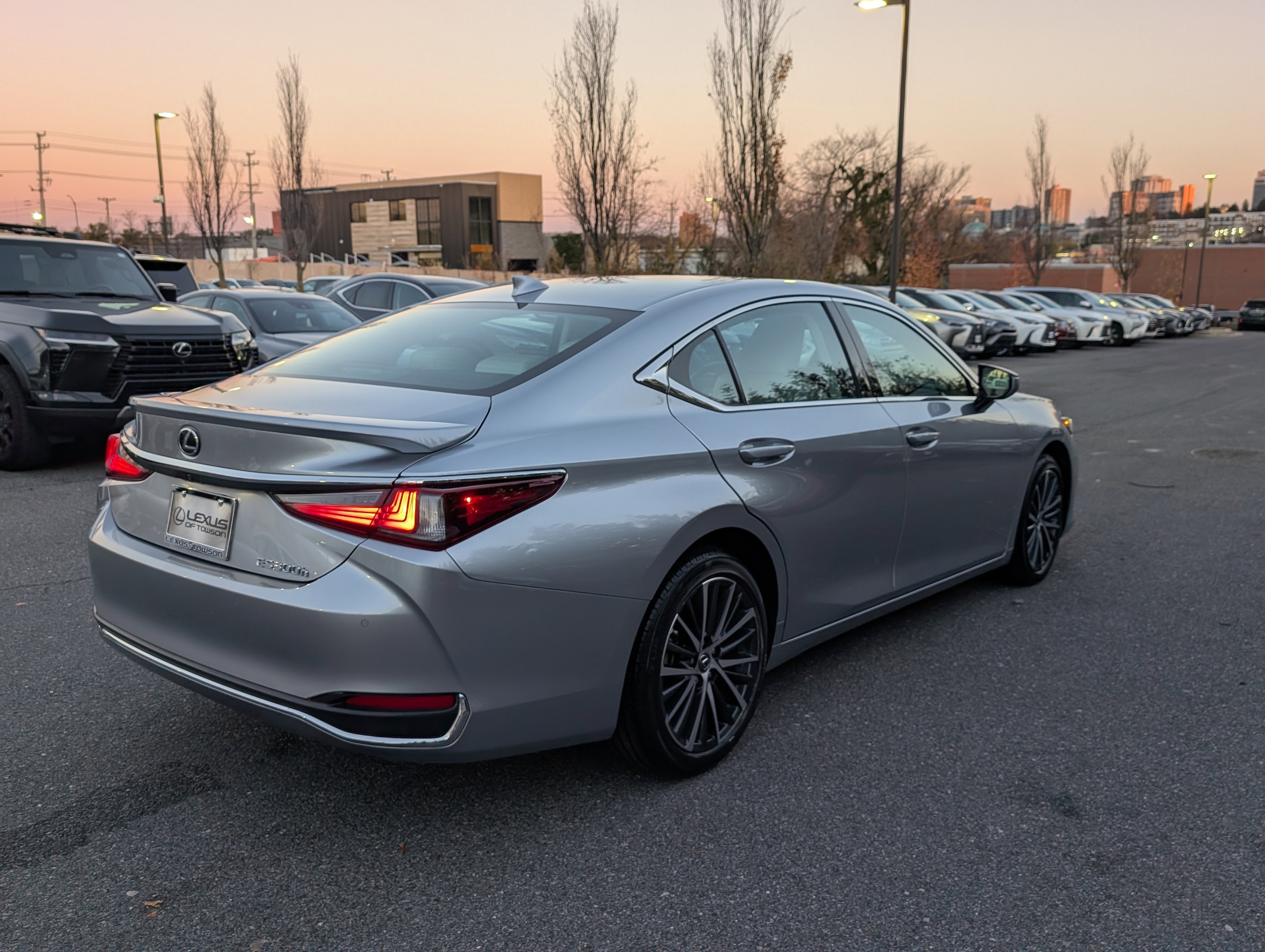2025 Lexus ES 300h
