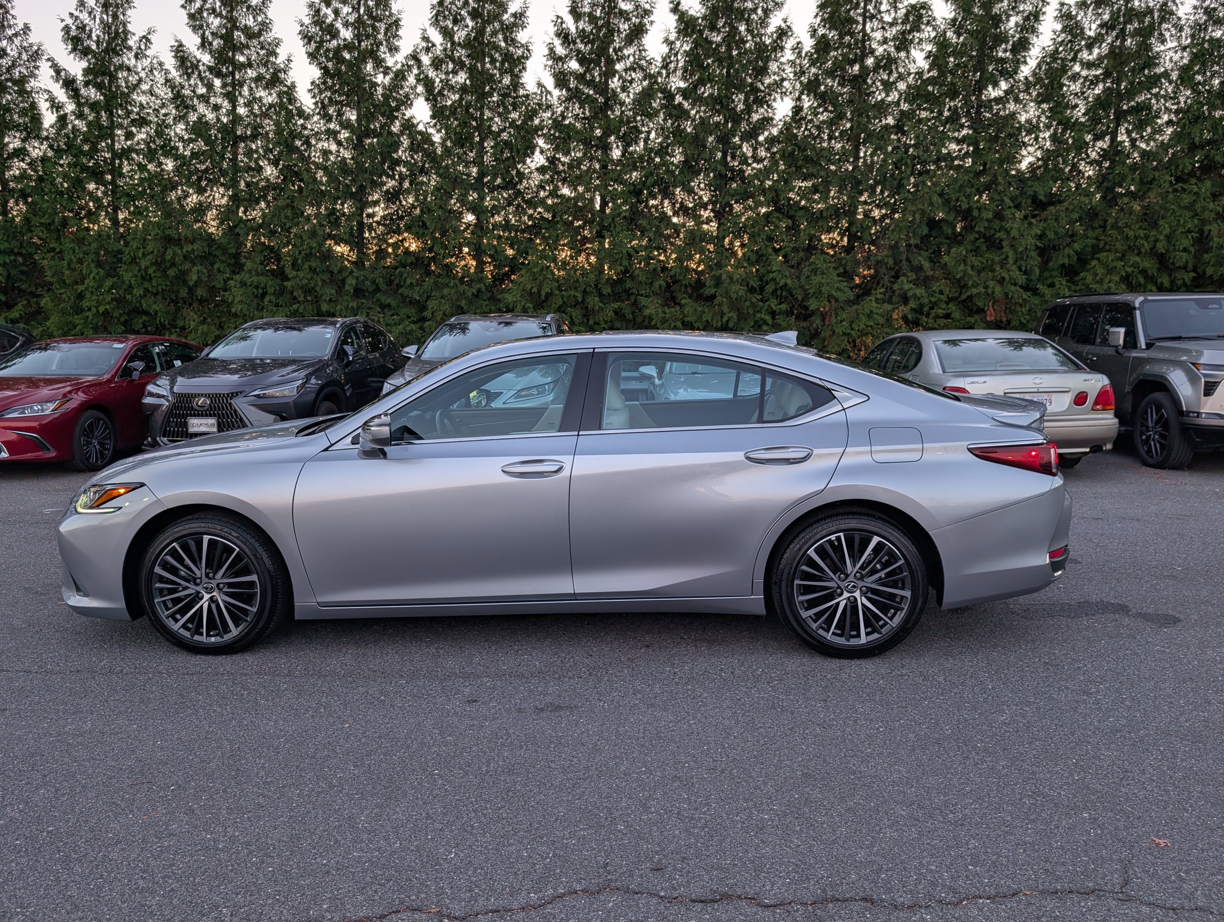 2025 Lexus ES 300h