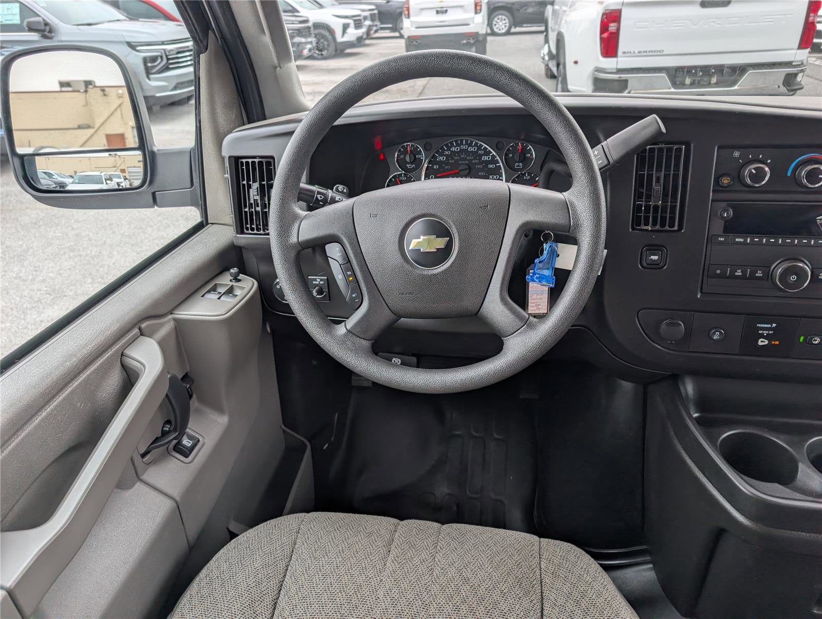 2023 Chevrolet Express Passenger 3500 1LS