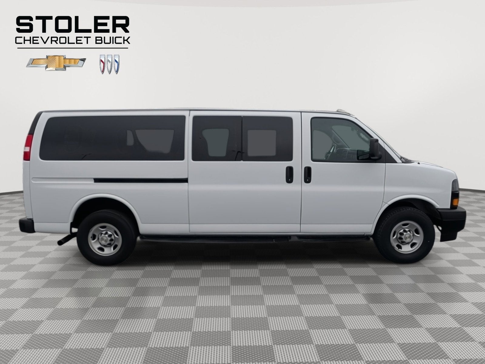 2023 Chevrolet Express Passenger 3500 1LS