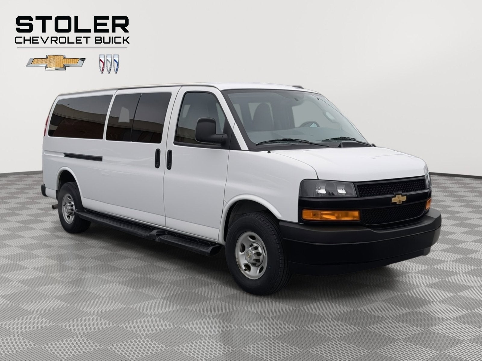 2023 Chevrolet Express Passenger 3500 1LS