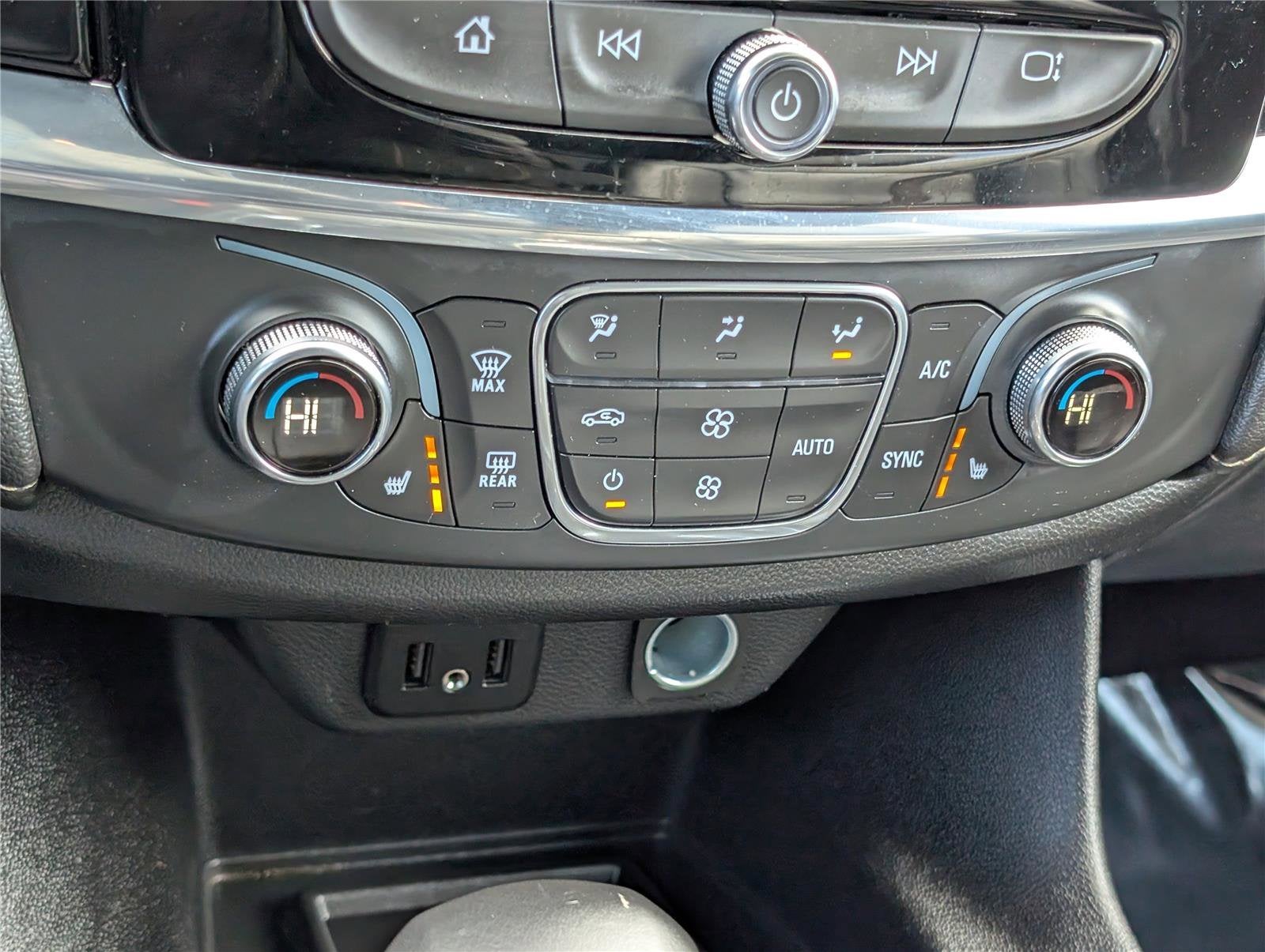 2022 Chevrolet Traverse LT Leather