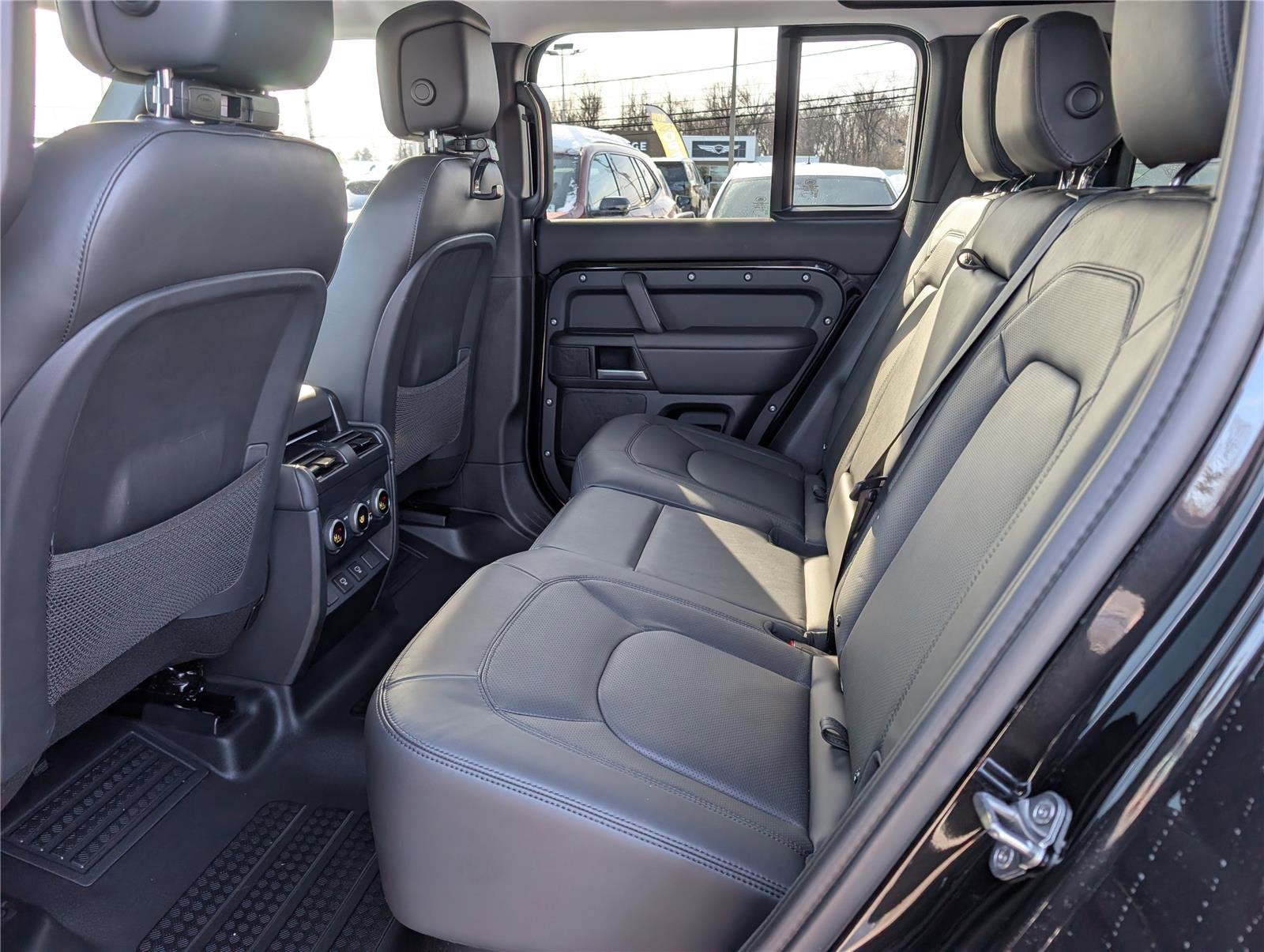 2025 Land Rover Defender X-Dynamic SE