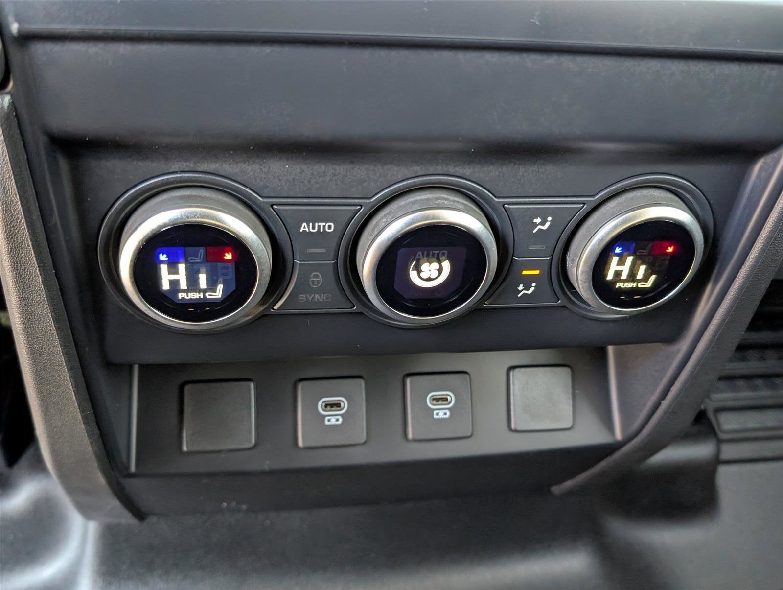 2025 Land Rover Defender X-Dynamic SE