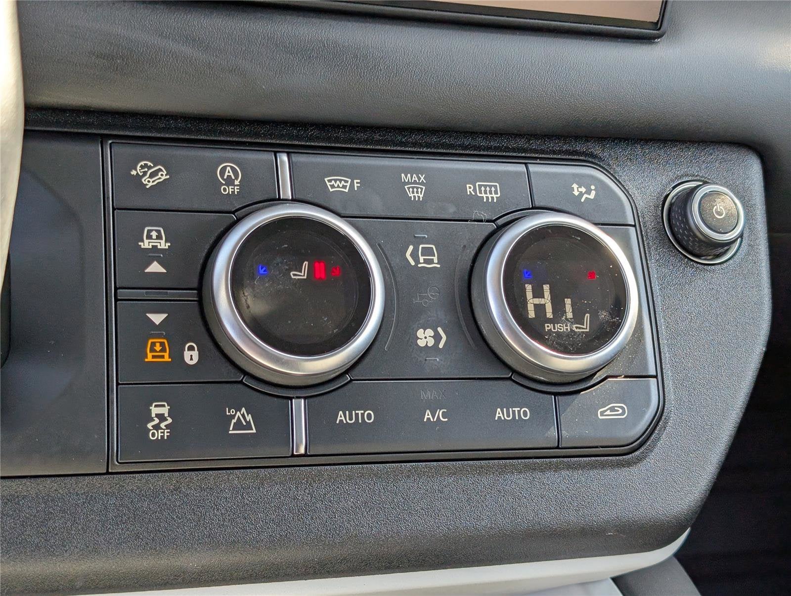 2025 Land Rover Defender X-Dynamic SE