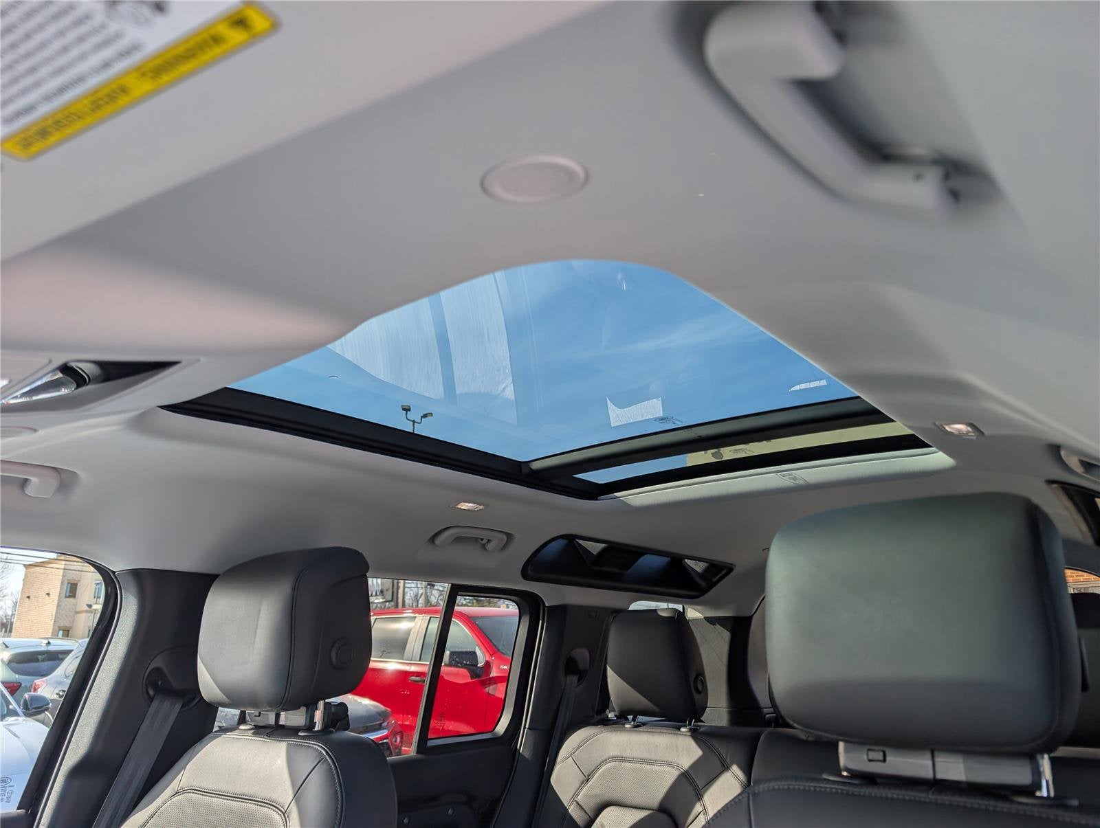 2025 Land Rover Defender X-Dynamic SE