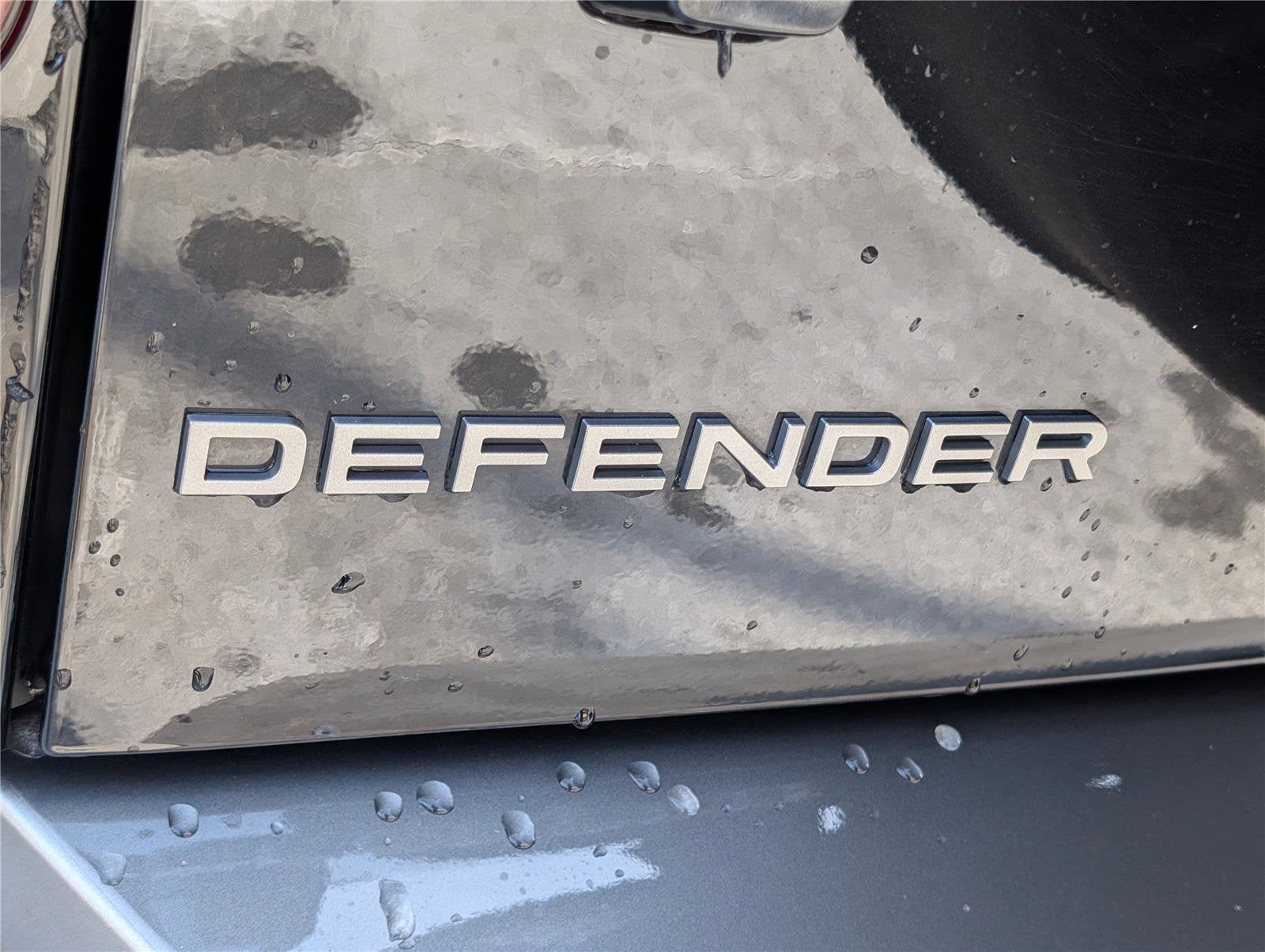 2025 Land Rover Defender X-Dynamic SE